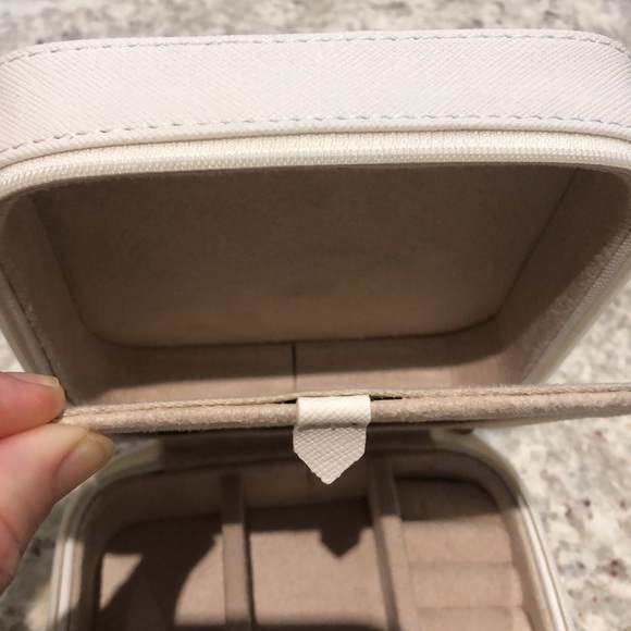 Chico’s Travel Jewelry case - Picture 3 of 6